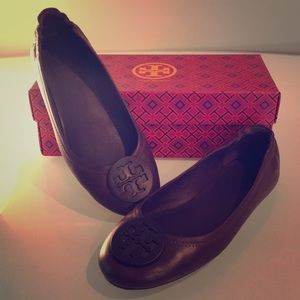 Tory Burch 8.5 Minnie Travel Flat. Color: Port
